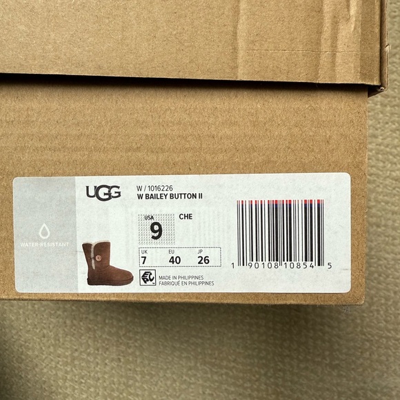 UGG Bailey Button II - Picture 9 of 9
